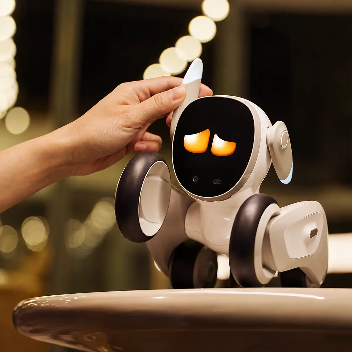Loona Premium – interaktívny robotický spoločník s umelou inteligenciou, rozpoznávaním tváre, hlasovým ovládaním a Wi-Fi